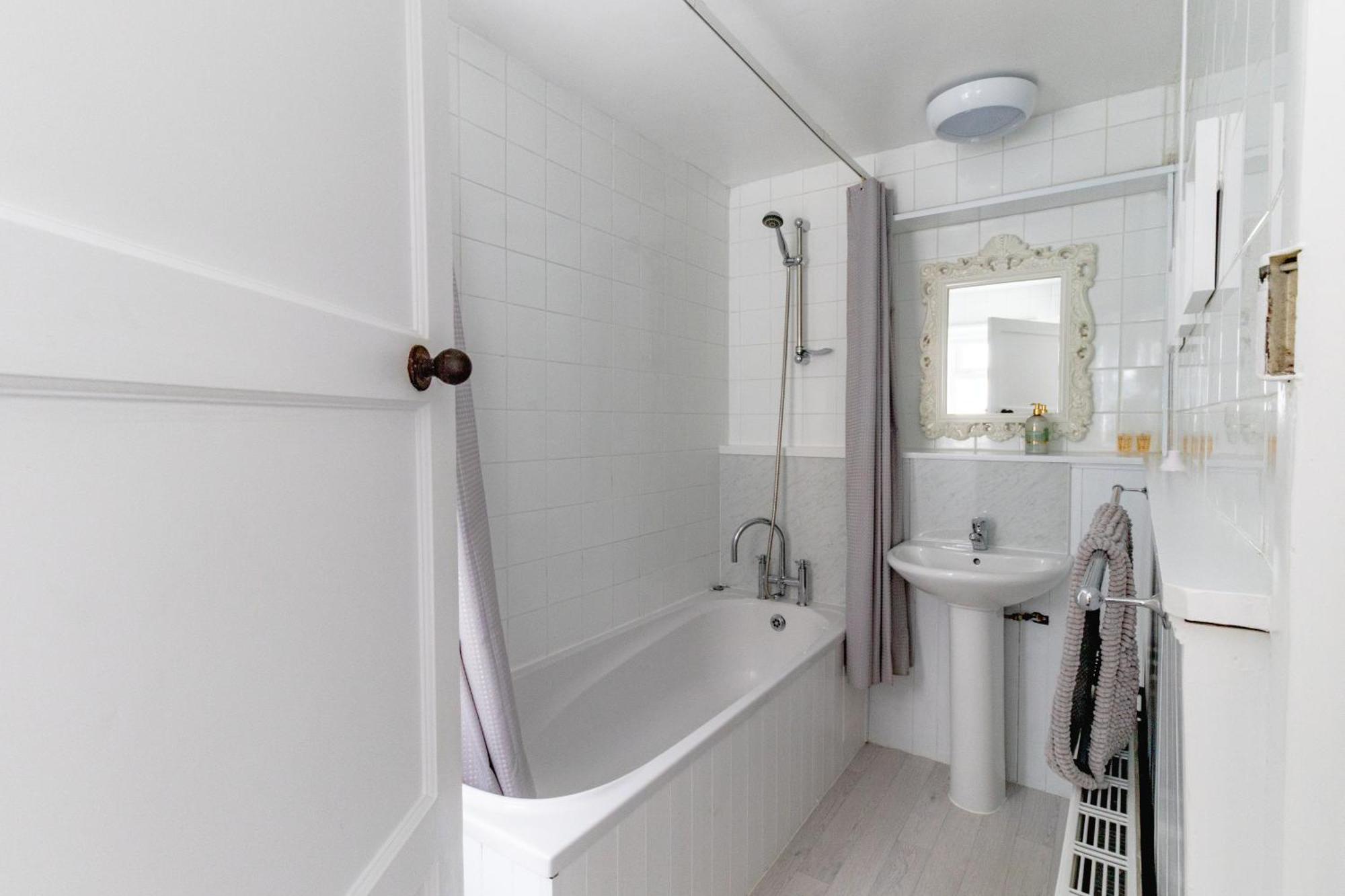 Fabulous, Vibrant, Town House, Central Bath Road Cheltenham Esterno foto